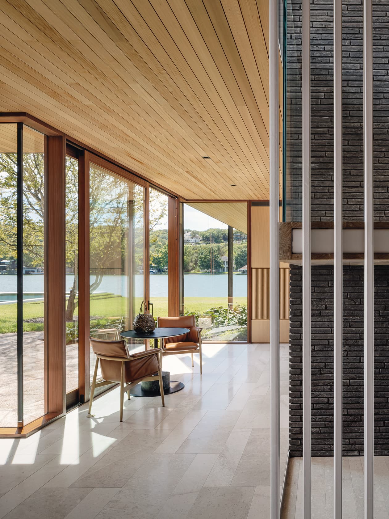 Water's Edge Residence - Breakfast area; A Parallel Architecture