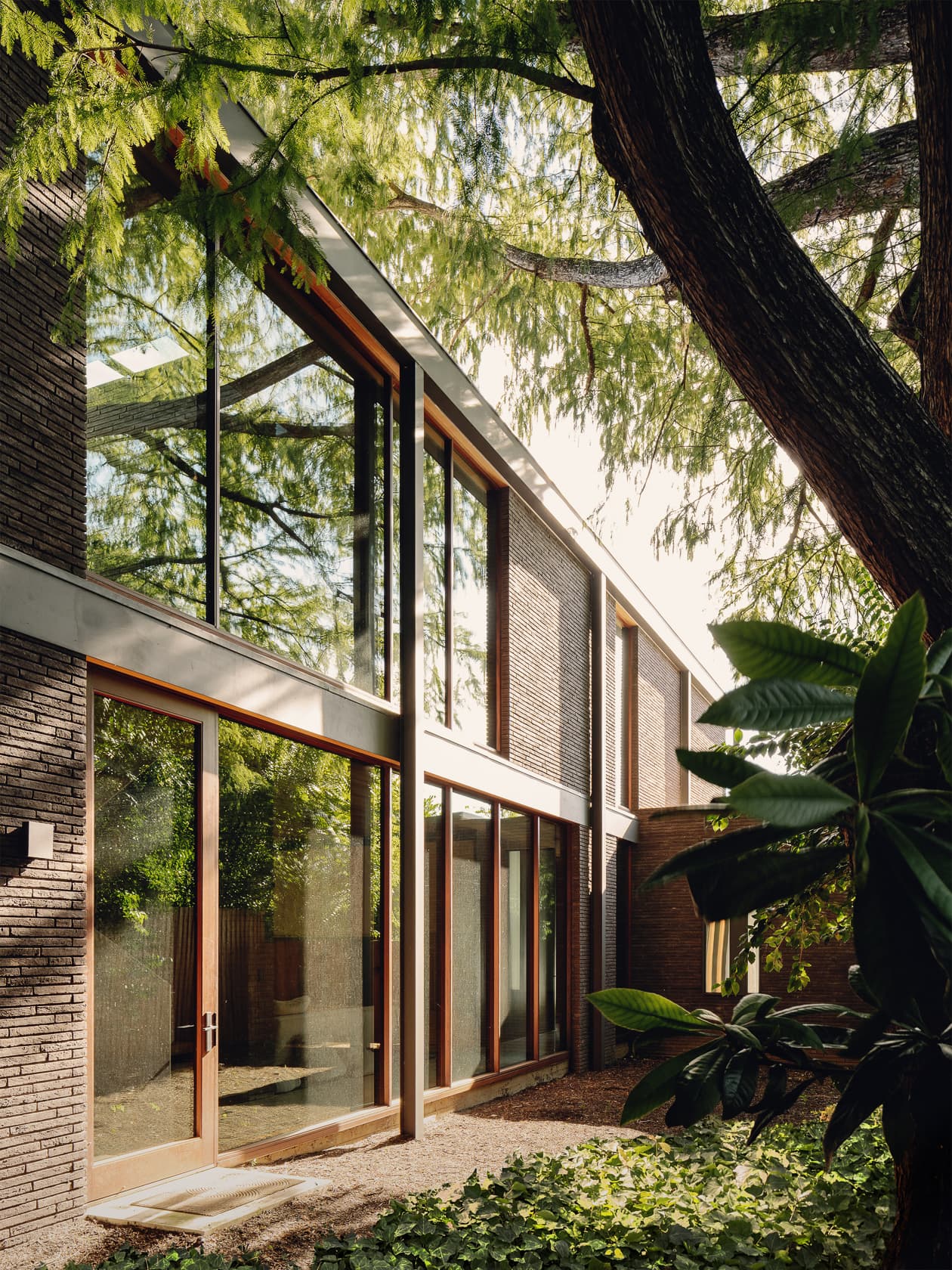 Water's Edge Residence - Side of home; A Parallel Architecture