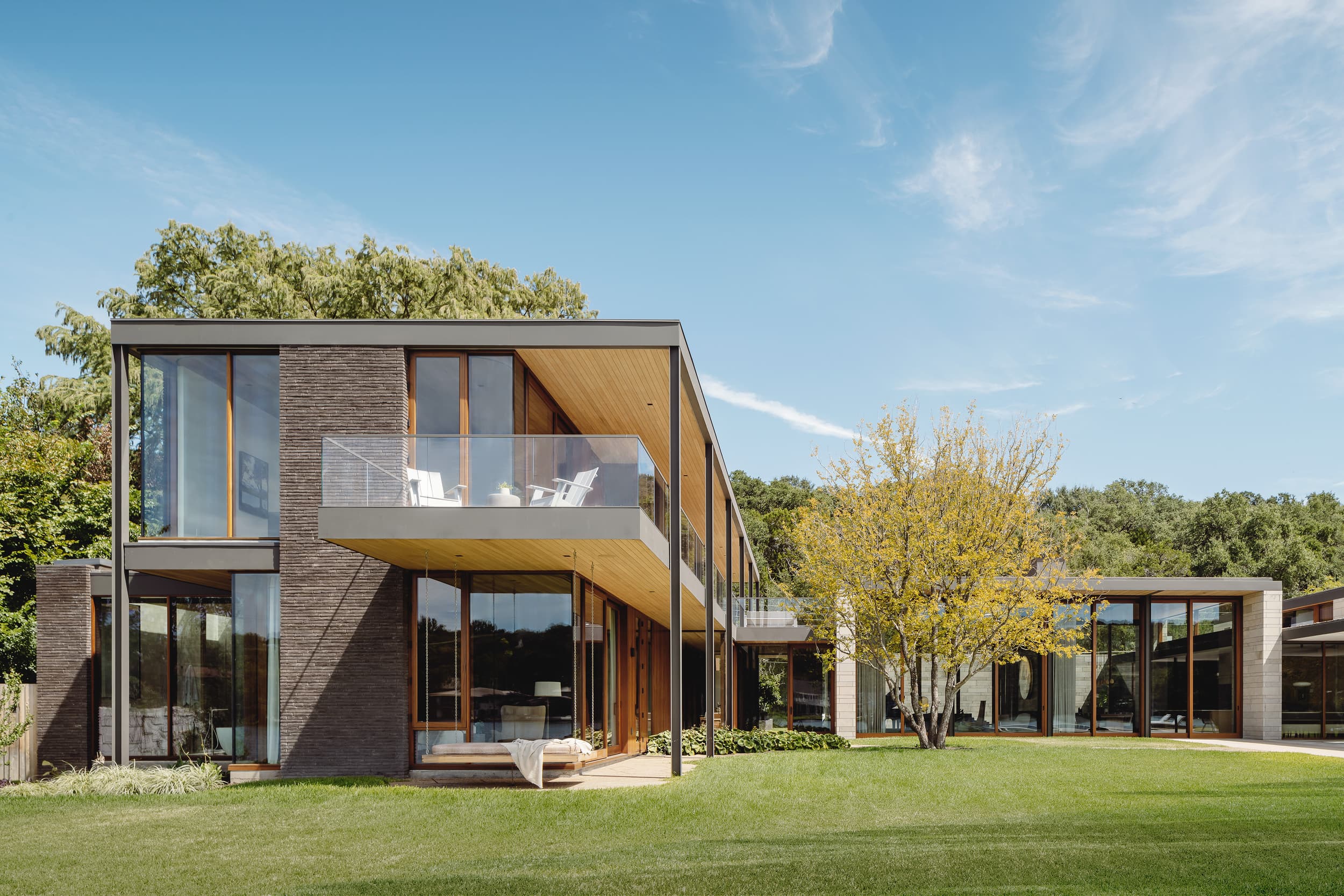 Water's Edge Residence - Backyard towards house; A Parallel Architecture