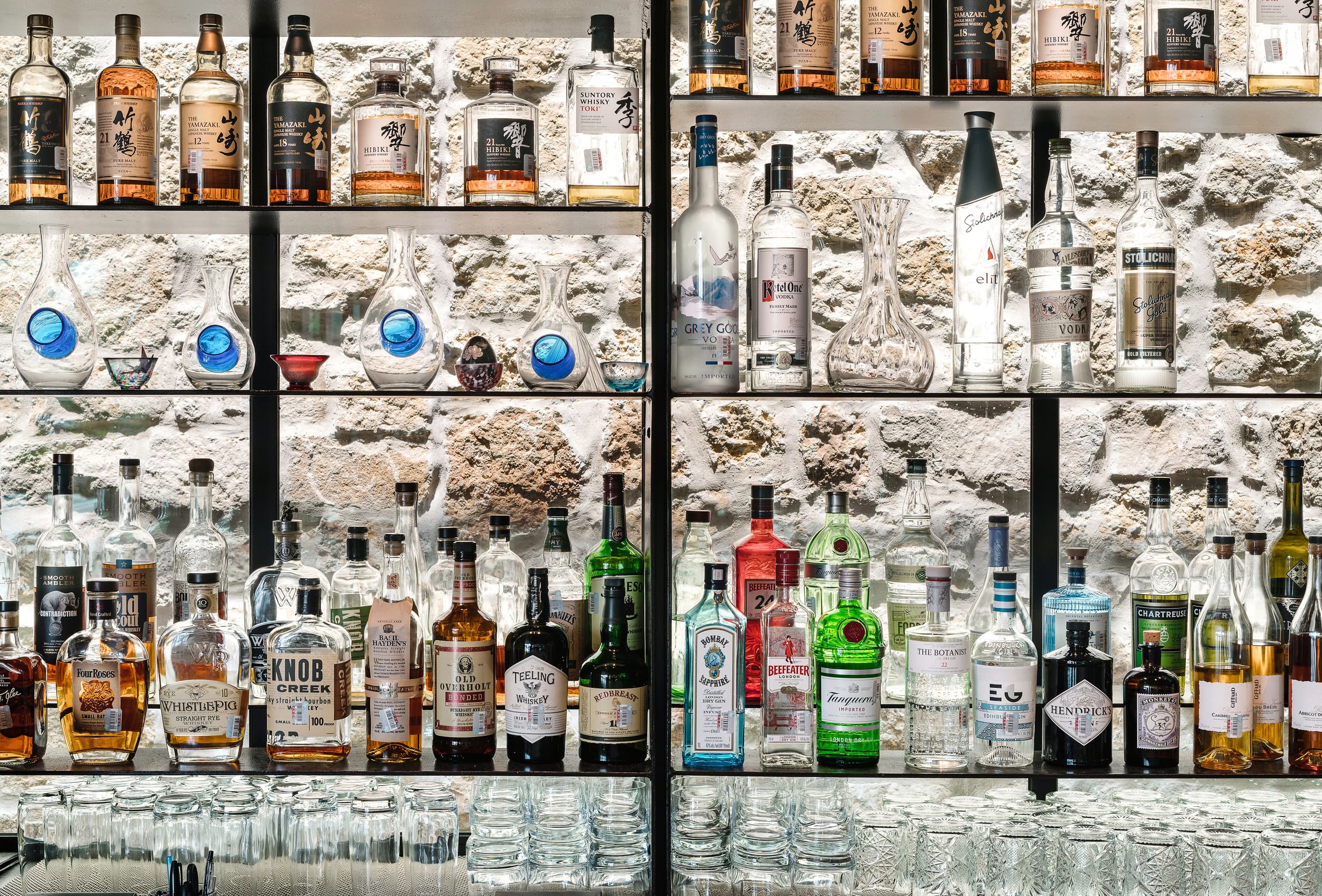 Westheimer Restaurant - Bar Shelving; A Parallel Architecture